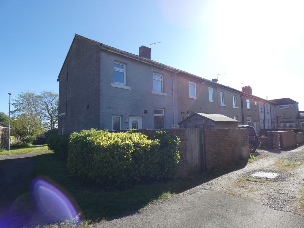 Rear lane with side access to the front- click for photo gallery
